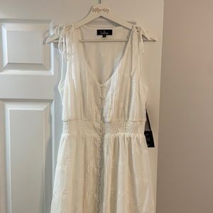 Lulu’s White maxi dress. Size M. Tags still on.